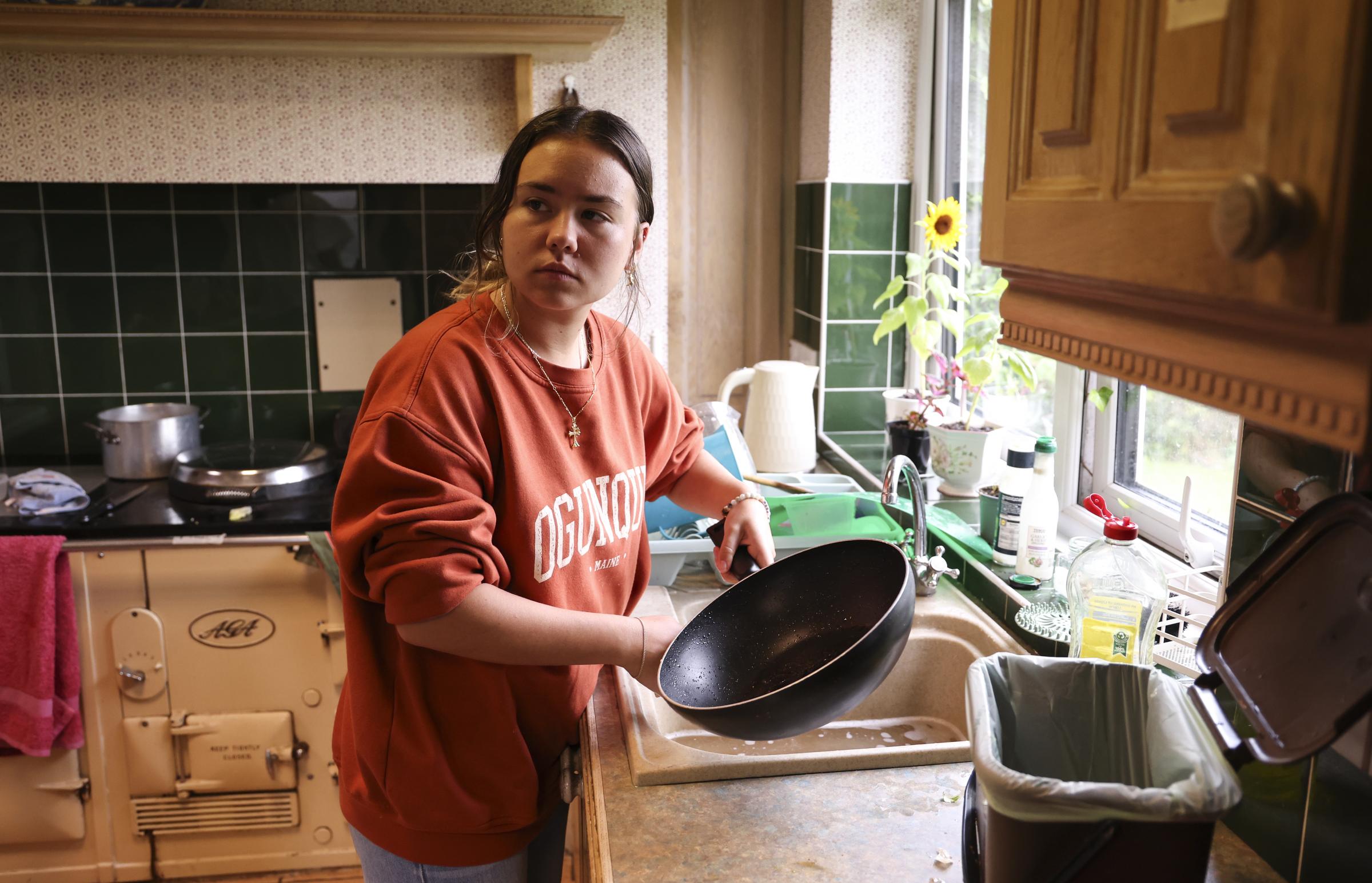 Kayton Ayaia, Texas USA, washing the pots and pans.